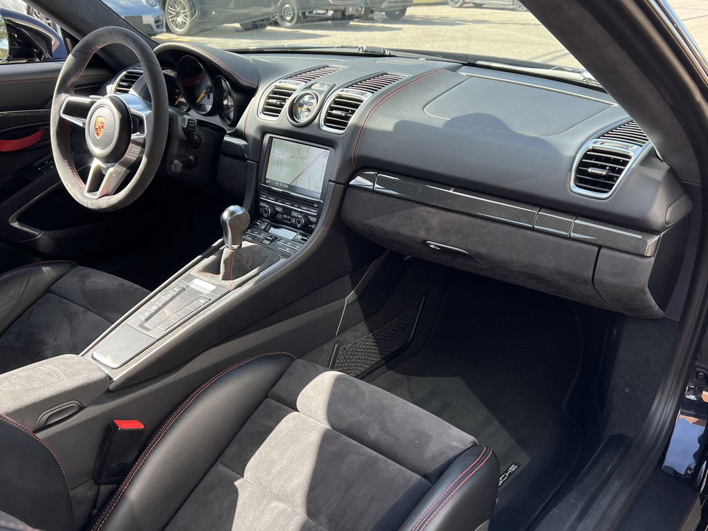 Porsche 981 Cayman GT4