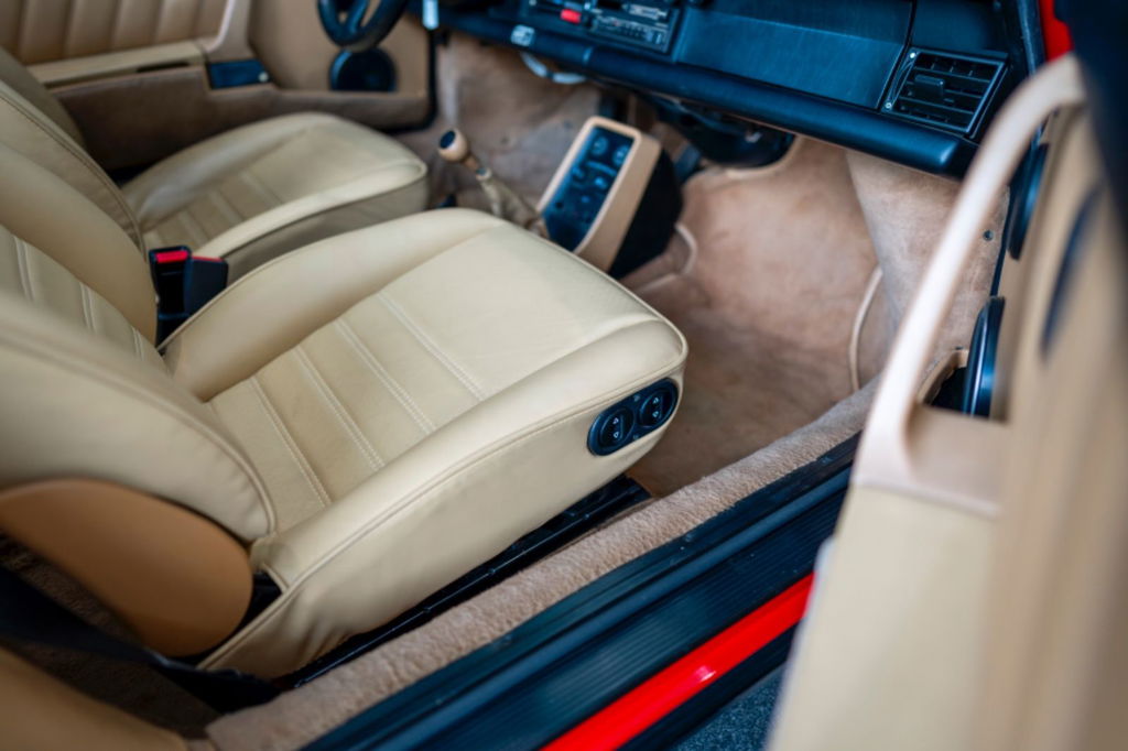 Porsche 911 Carrera 3.2 (US)