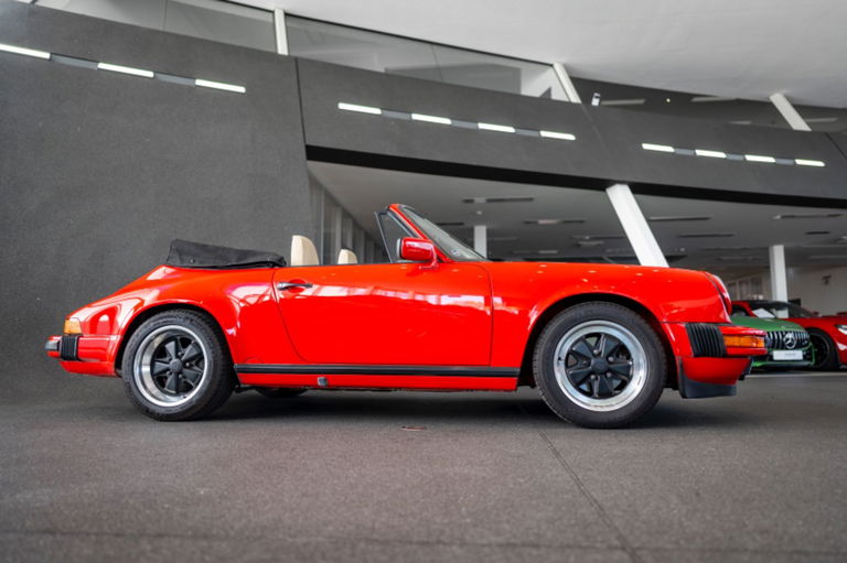 Porsche 911 Carrera 3.2 (US)