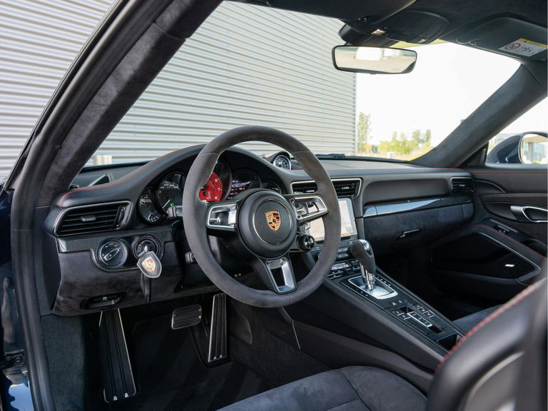 Porsche 991.2 Carrera GTS