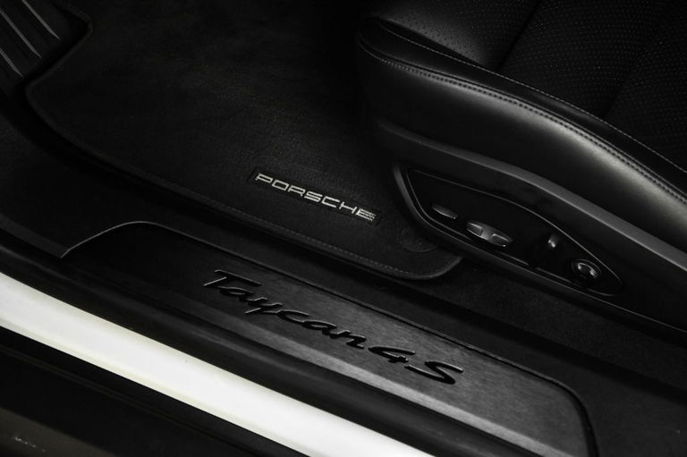 Porsche Taycan 4S