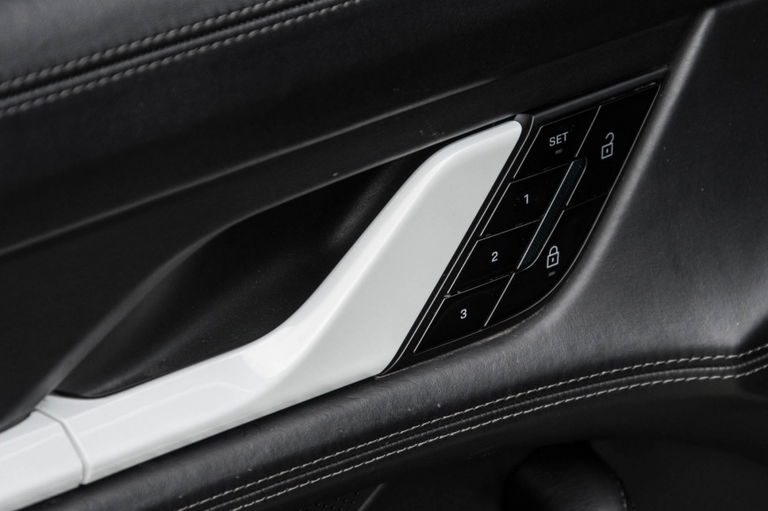 Porsche Taycan Turbo