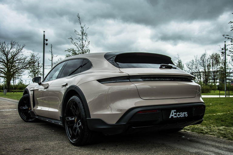 Porsche Taycan 4S Cross Turismo