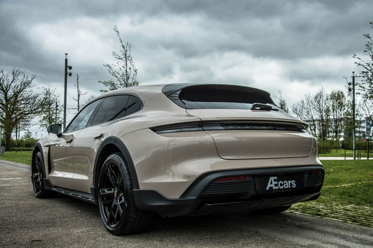 Porsche Taycan 4S Cross Turismo