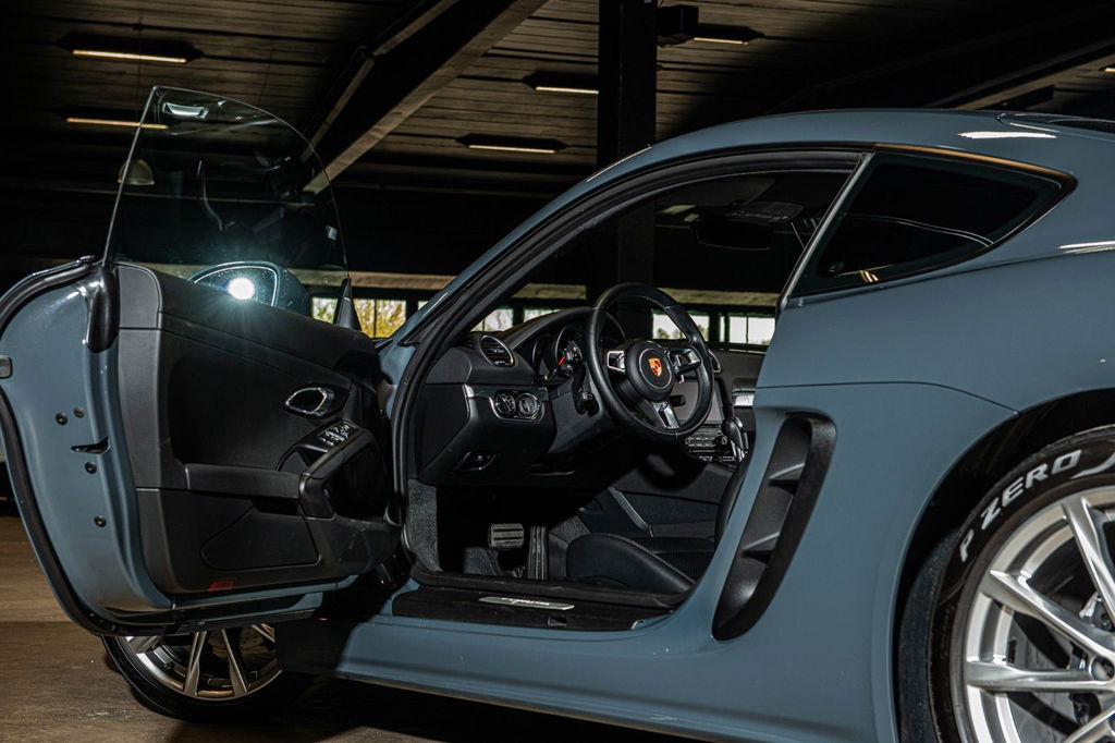 Porsche 718 Cayman