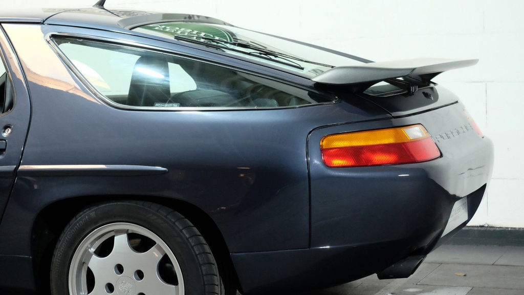 Porsche 928 GT