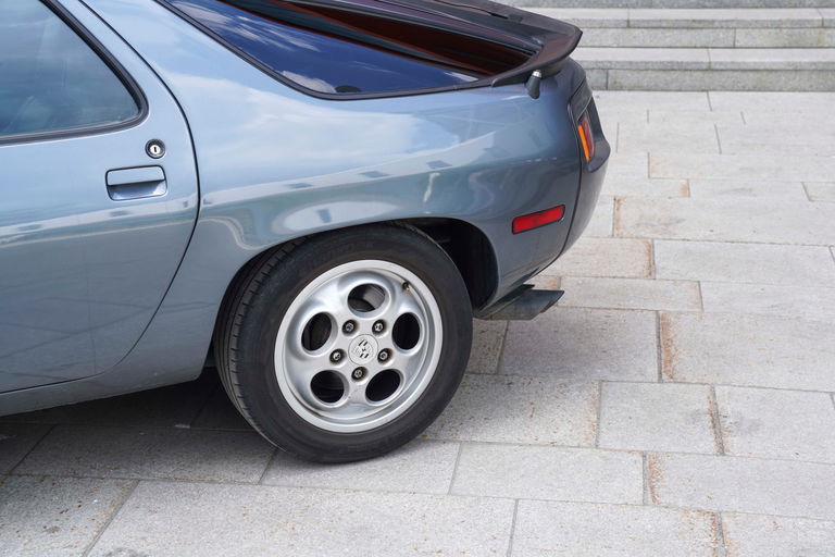 Porsche 928 S