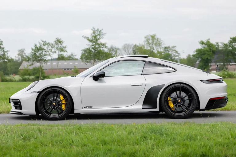 Porsche 992 Carrera GTS