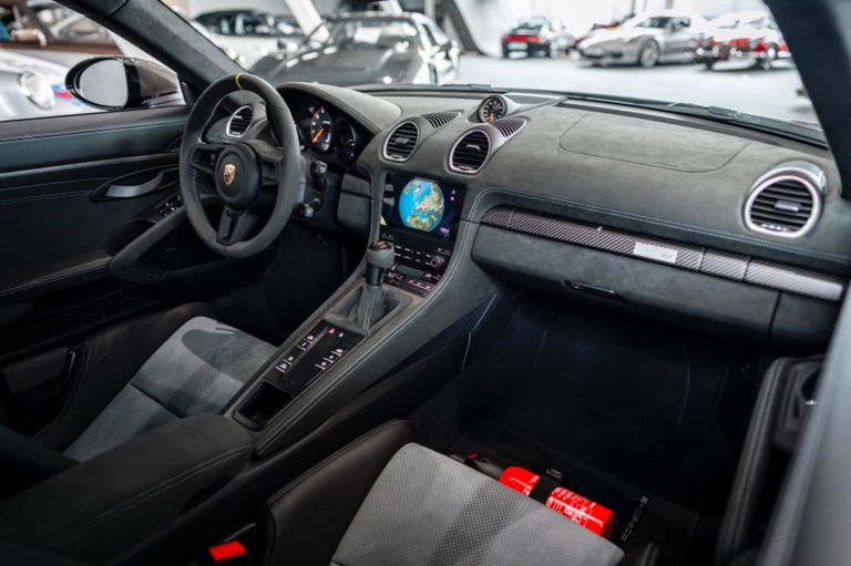 Porsche 718 Cayman GT4 RS