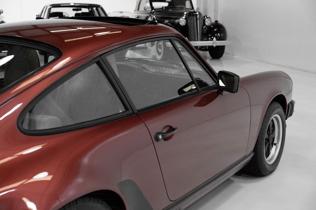 Porsche 911 Carrera 3.2 (US)