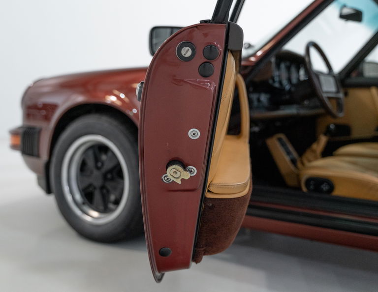 Porsche 911 Carrera 3.2 (US)