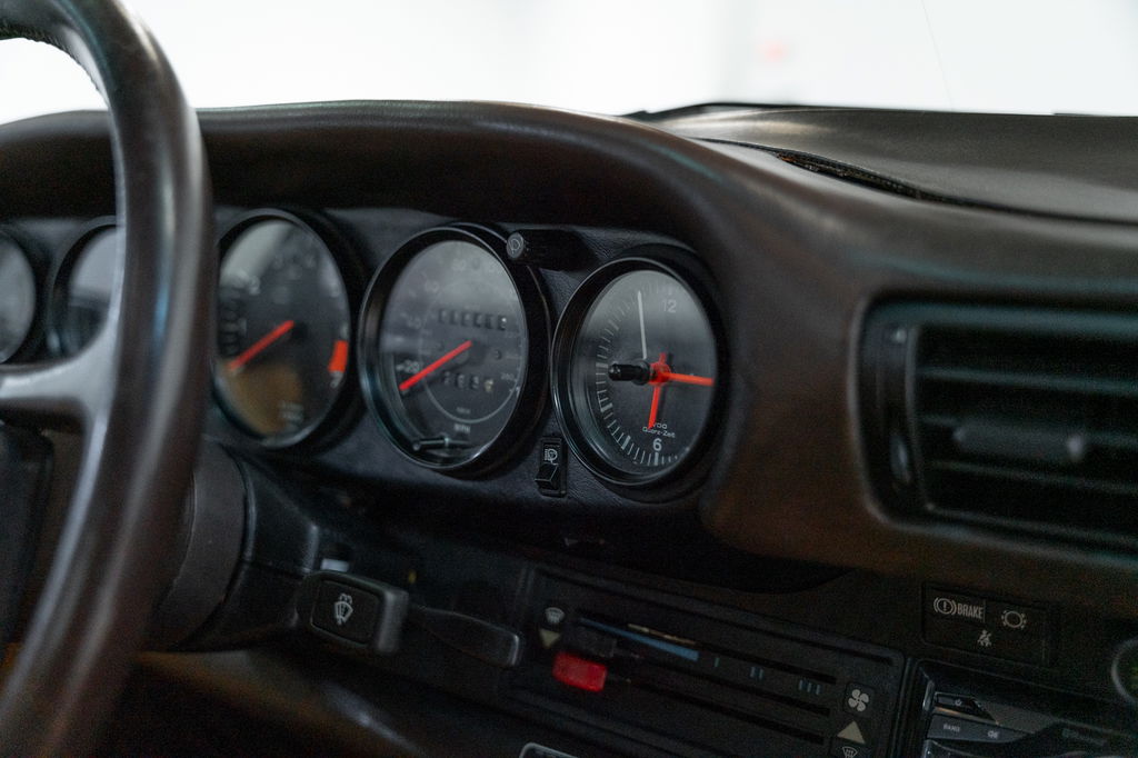 Porsche 911 Carrera 3.2 (US)