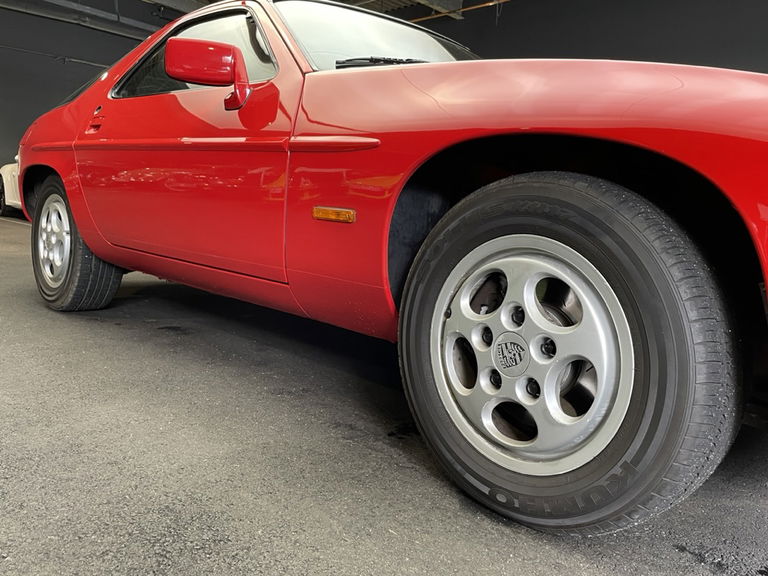 Porsche 928