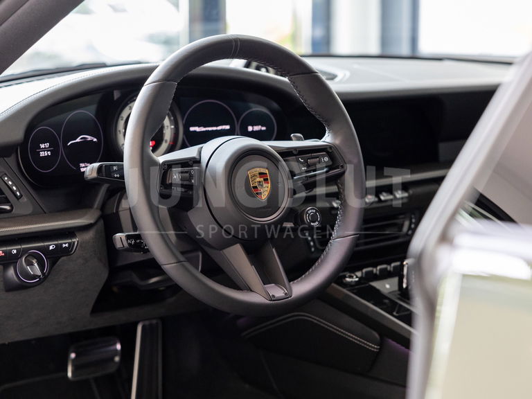 Porsche 992 Carrera GTS