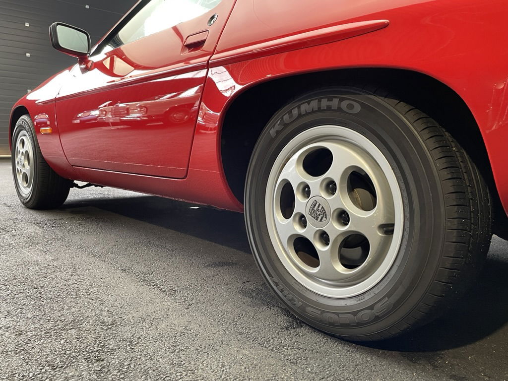 Porsche 928