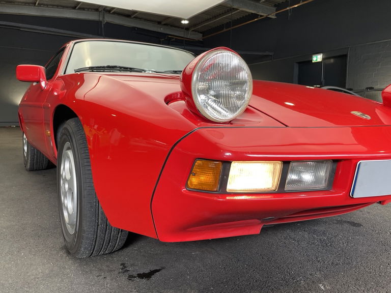 Porsche 928