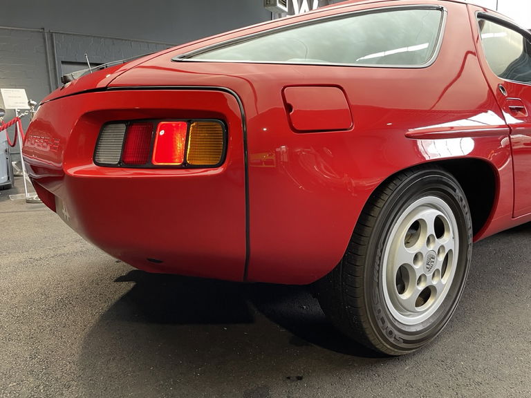 Porsche 928
