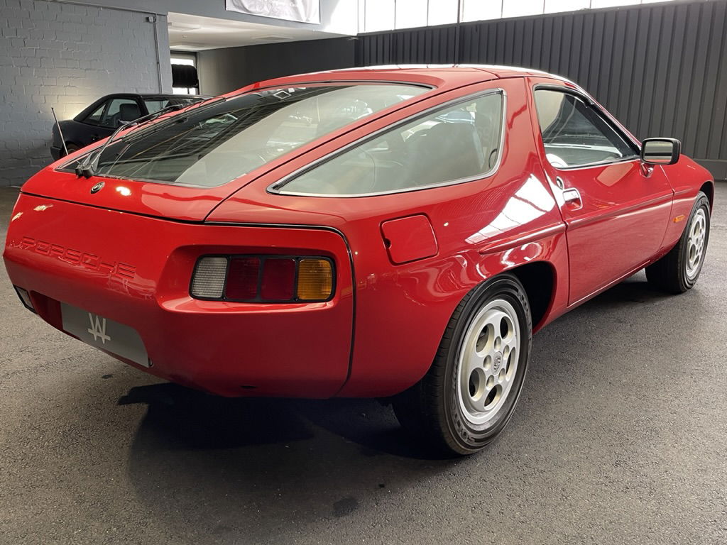 Porsche 928