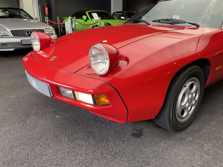 Porsche 928