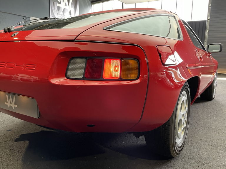 Porsche 928