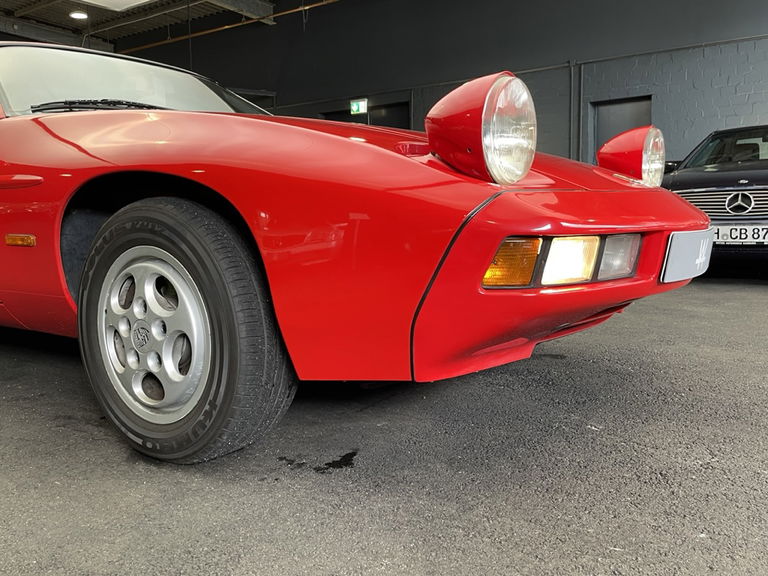 Porsche 928