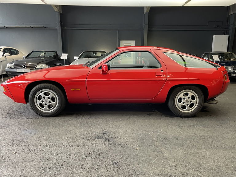 Porsche 928