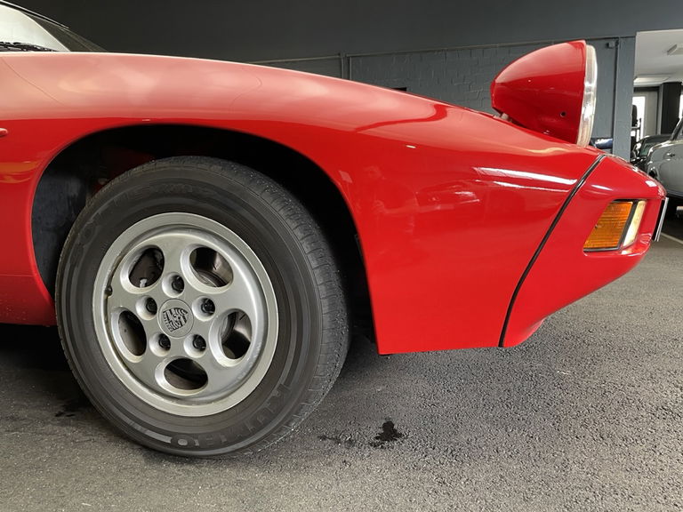 Porsche 928
