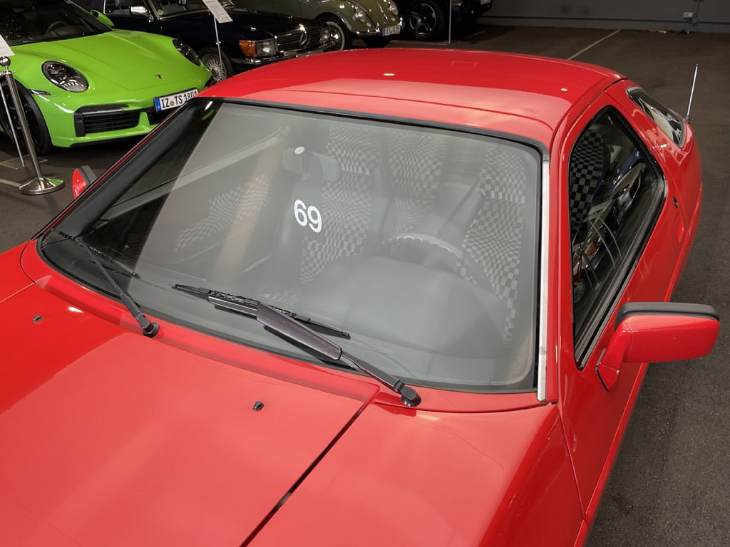 Porsche 928