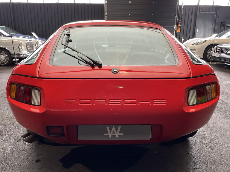 Porsche 928