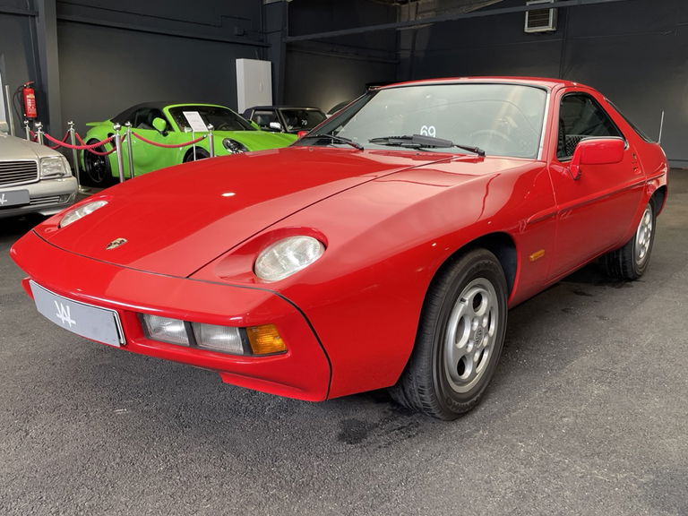 Porsche 928