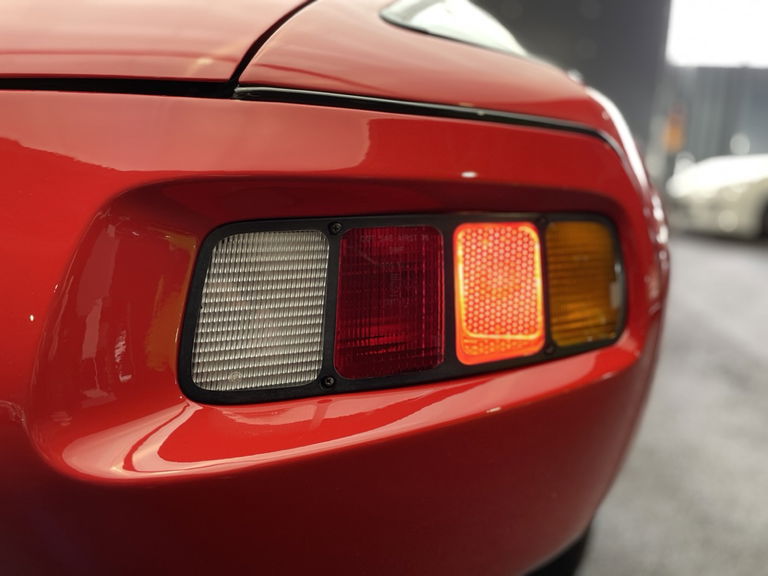 Porsche 928