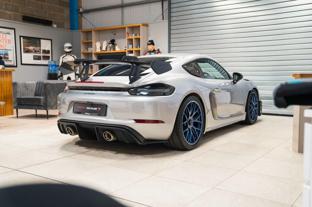 Porsche 718 Cayman GT4 RS