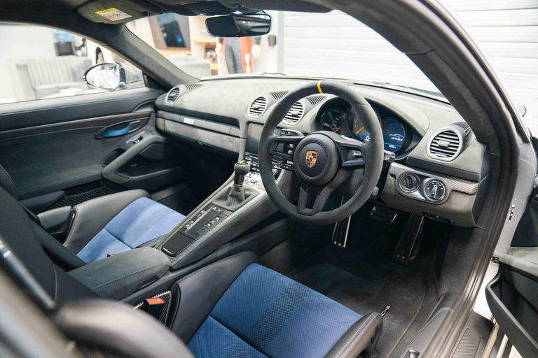 Porsche 718 Cayman GT4 RS