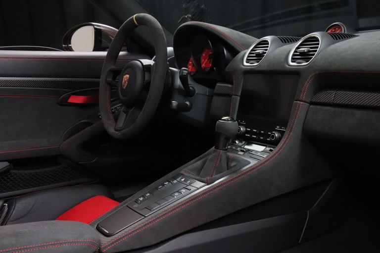 Porsche 718 Spyder RS