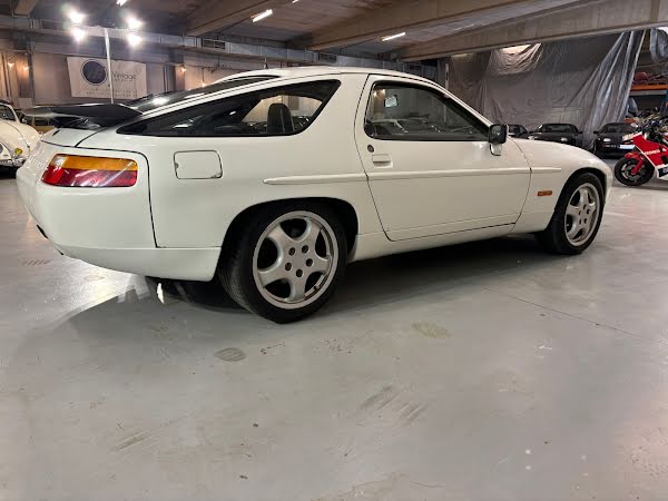 Porsche 928 S4