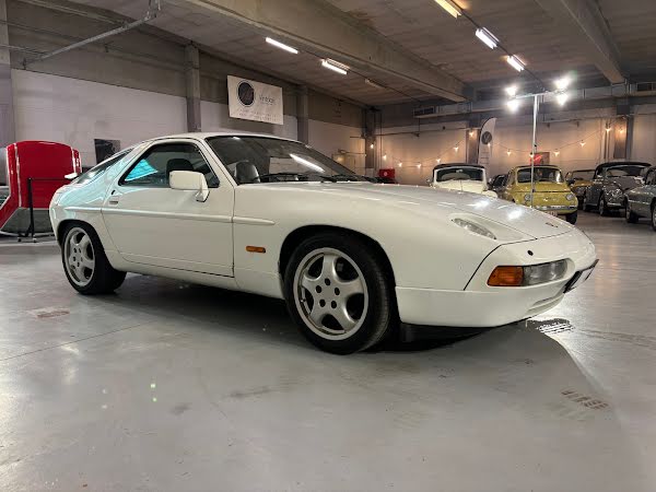 Porsche 928 S4