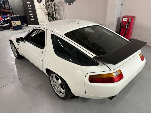 Porsche 928 S4