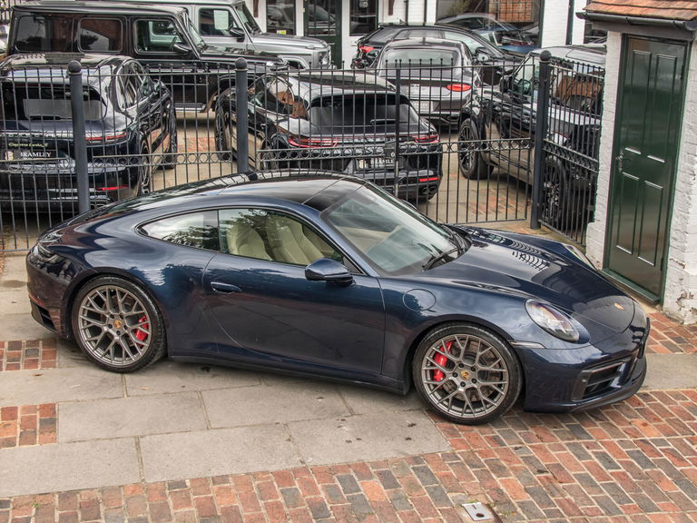 Porsche 992 Carrera 4 GTS