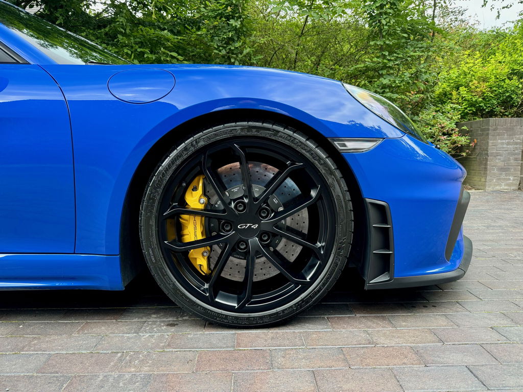 Porsche 718 Cayman GT4