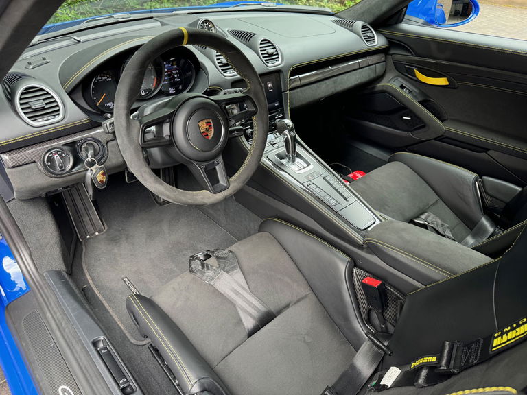 Porsche 718 Cayman GT4