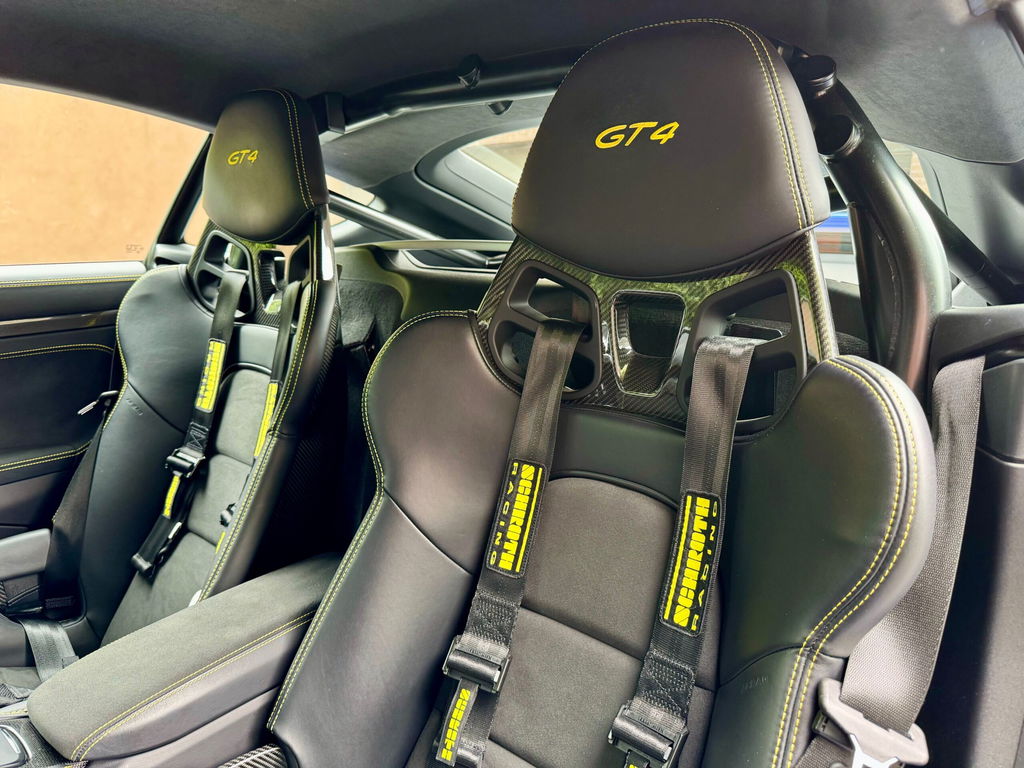 Porsche 718 Cayman GT4