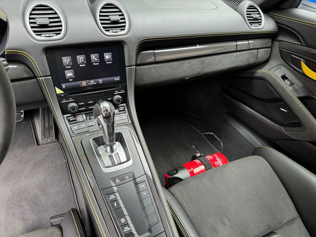 Porsche 718 Cayman GT4