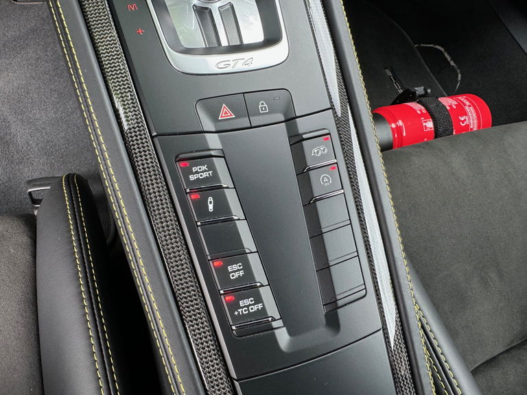 Porsche 718 Cayman GT4