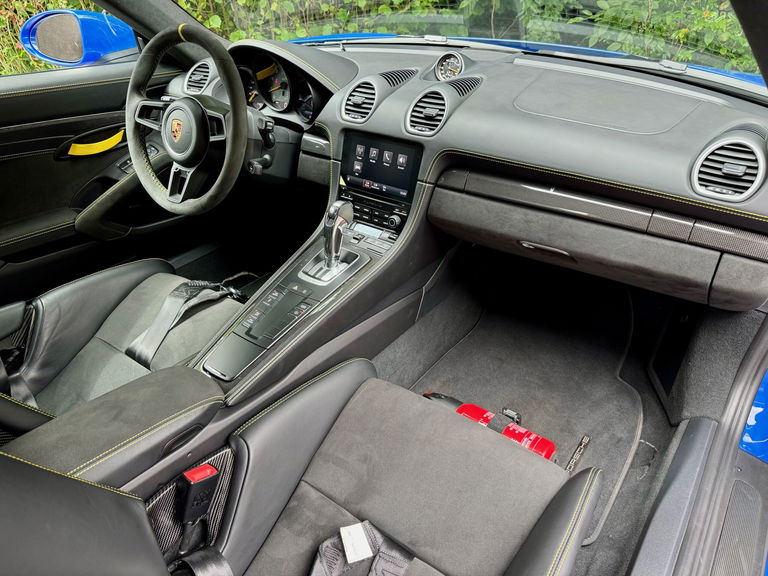 Porsche 718 Cayman GT4