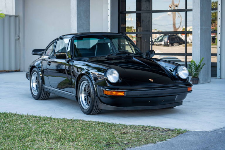 Porsche 911 Carrera 3.2 Clubsport