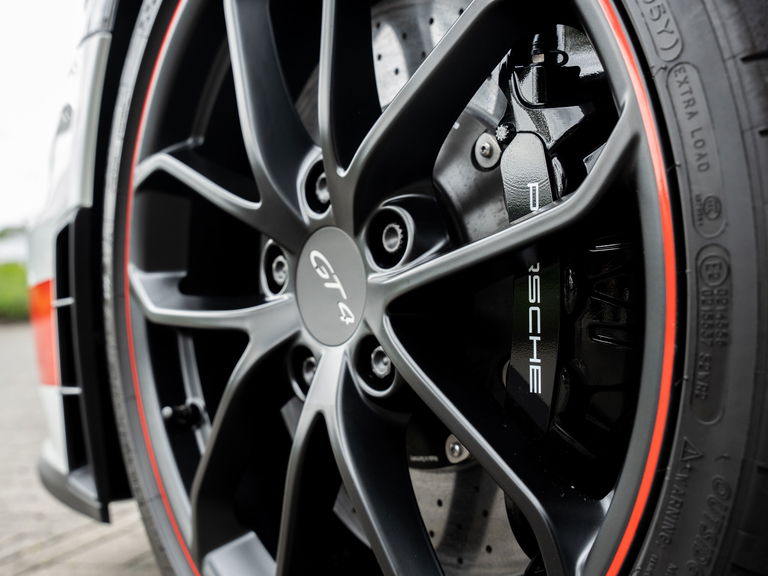 Porsche 718 Cayman GT4