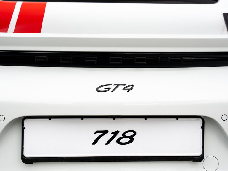 Porsche 718 Cayman GT4