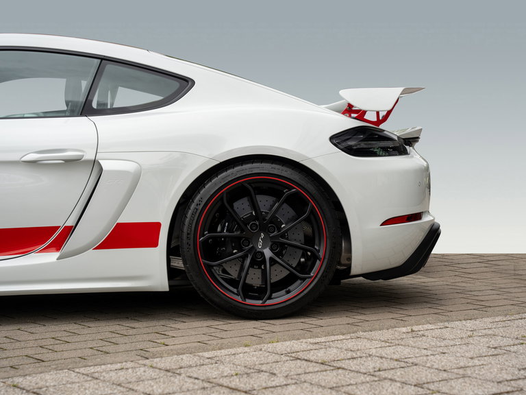 Porsche 718 Cayman GT4