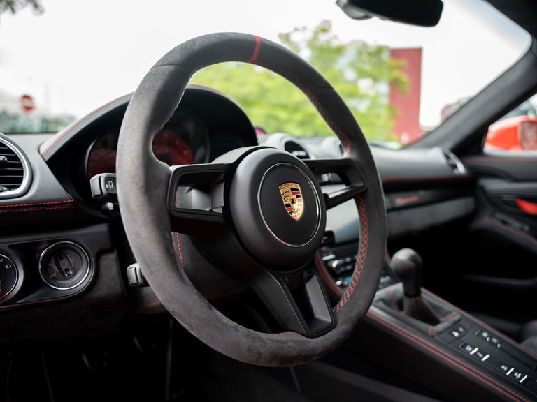 Porsche 718 Cayman GT4