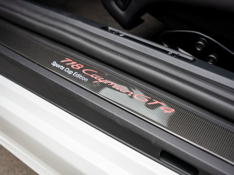 Porsche 718 Cayman GT4